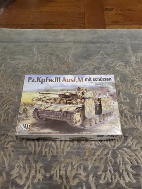 TAKOM TAK8002 1 35 Maßstab Pz Kpfw III Ausf M mit Schürzen Modell