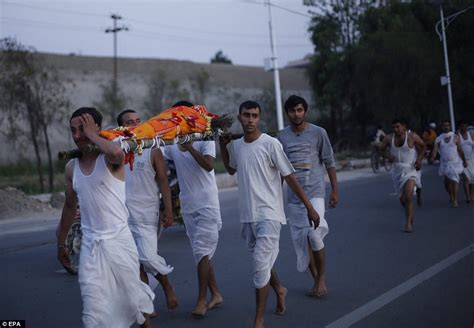 Nepal Holds Mass Cremations With Funeral Pyres As Earthquake Death Toll