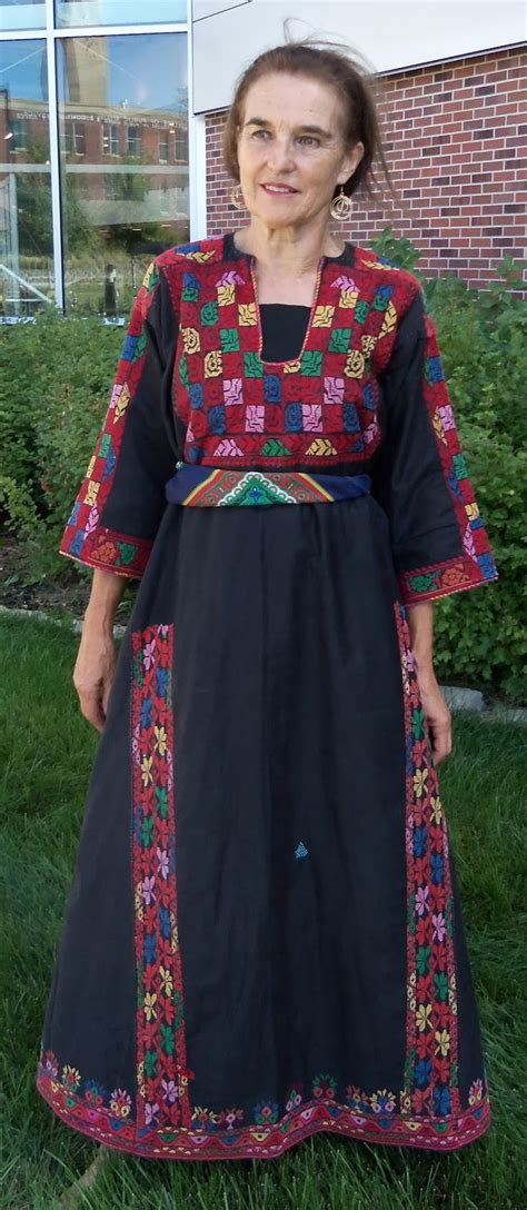 FolkCostume&Embroidery: Jean's Palestinian/Bedouin thobe