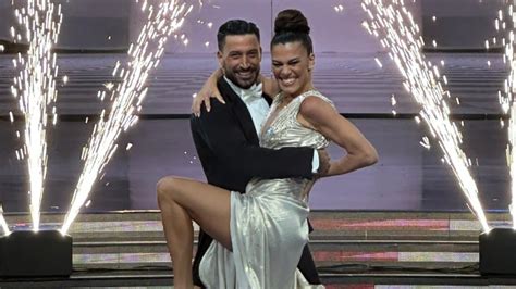 Bianca Guaccero è la diva a Ballando con le Stelle brilla in bianco