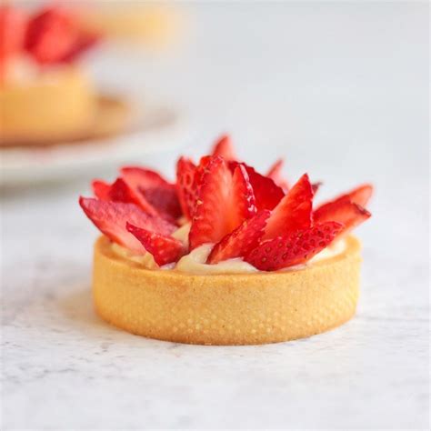 These Mini Strawberry Tarts With Custard Filling Is The Ultimate Summer