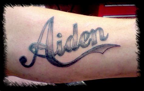 AIDEN LETTERING