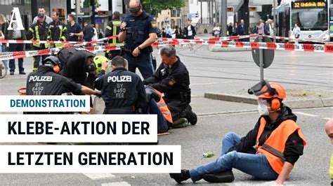 Blockade In Augsburg Klebe Aktion Der Letzten Generation Polizei