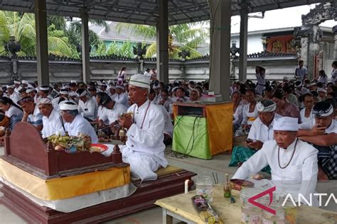 Ratusan Umat Hindu Di Belitung Rayakan Galungan Antara News Bangka