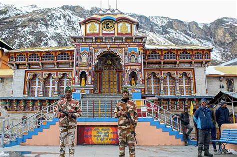 Badrinath Temple 27 अपरल क खल जएग बदरनथ धम क कपट