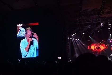 Foto Konser Deep Purple Di Solo Pukau Ribuan Penonton Jokowi Hingga