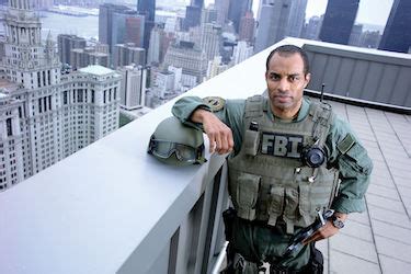 How to Become an FBI Agent: Education, Training, Application Guide