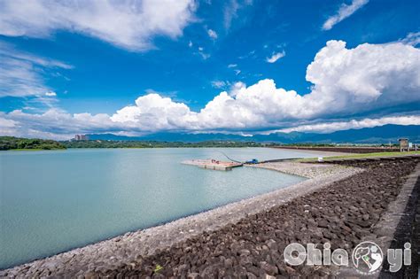 嘉義番路景點〡仁義潭水庫〡忘憂堤防步道 一望無際的山陵線 美似一幅現實中的油畫 小菲親子玩樂生活