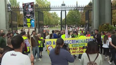 Decenas De Personas Se Manifiestan En Contra De Las Prohibiciones Del Madrid 360 Ideal