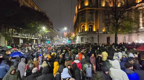 Narod Tera Batina E Pojavio Se Snimak Mladi A U Crnim Kapulja Ama I