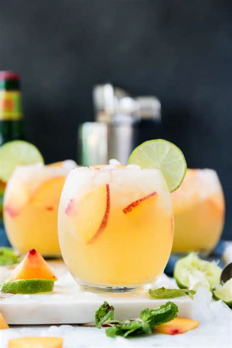 18 Best Peach Cocktails To Drink