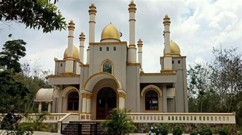 Bikin Takjub Viral Masjid Seperti Istana Berada Di Tengah Hutan Indonesia