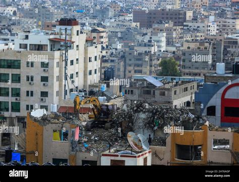 Gaza, Palestine. 20th Nov, 2021. Palestinian workers remove the rubble ...