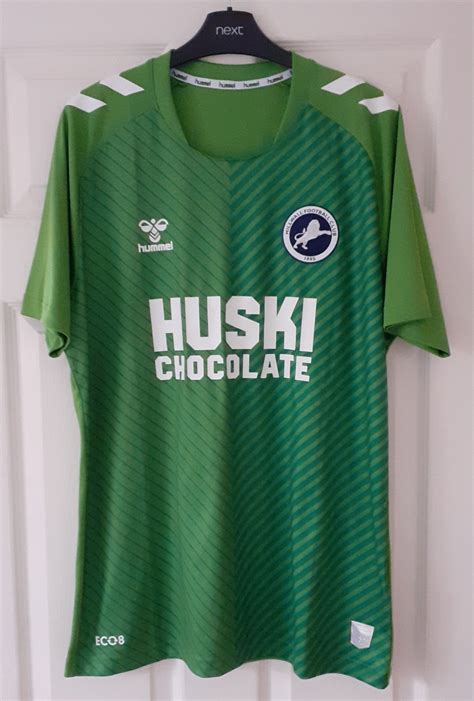 Millwall Torwart Fußball Trikots 2022 2023 Sponsored by Huski Chocolate