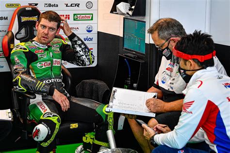 Motogp Cal Crutchlow Signs As New Yamaha Test Rider Bikesrepublic