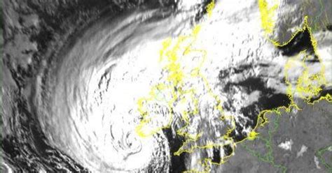 Hurricane Ophelia (2017) hits ireland in UK, eyes Scotland, Latest ...