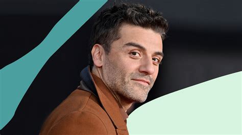 Oscar Isaac Gives A Bizarre Explanation For His Viral Red Carpet Moment