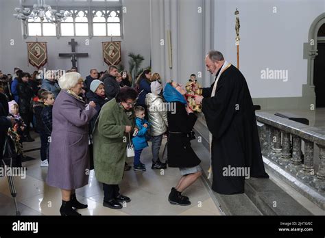 Orthodoxer Priester Heilige Kommunion Fotos Und Bildmaterial In