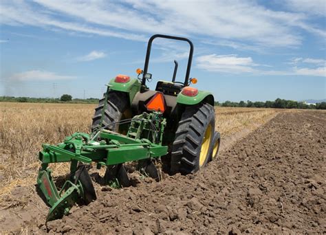 Equipartes Agrícolas Arado 635 Equipo de labranza John Deere MX