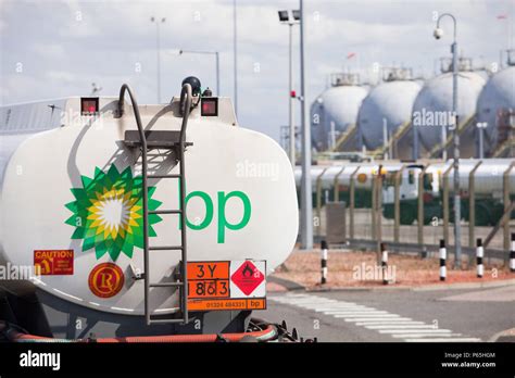 Tanker Truck And Oil Refinery Hi Res Stock Photography And Images Alamy