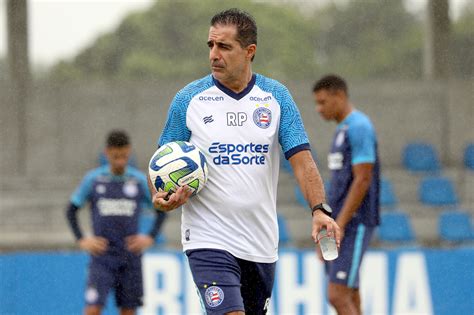 E Aí Renato Paiva Técnico Do Bahia Vive Dilema Nas Duas Laterais