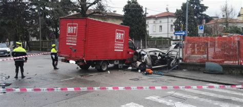 Incedente Mortale A Vicenza Auto Con Tre Donne A Bordo Schiacciata Da