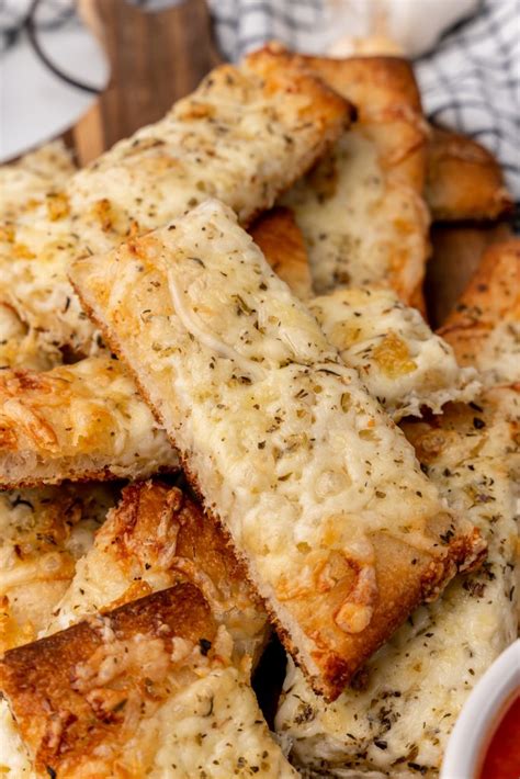 Cheesy Garlic Breadsticks Papa John S Copycat The Quicker Kitchen