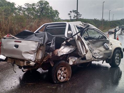 G1 Caminhonete Bate Em Moto E Derruba Poste Na DF 280 Homem Morre