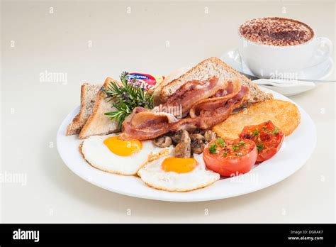 Cooked breakfast at a New Zealand café Stock Photo - Alamy