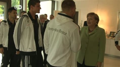 Merkel Besucht Dfb Elf Dw