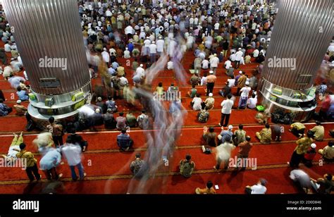 Friday Prayer Indonesia Hi Res Stock Photography And Images Alamy