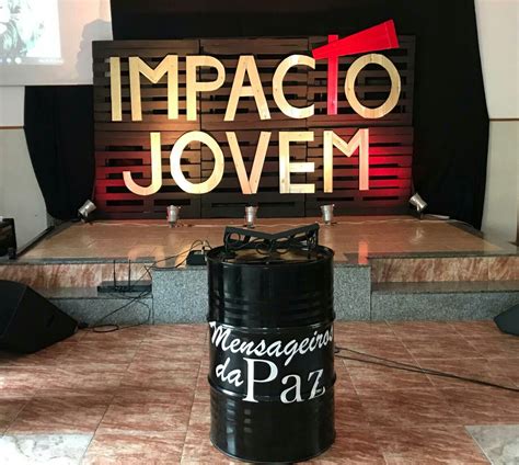 Decoração Pallet para Culto Jovem em 2023 Sala de jovens da