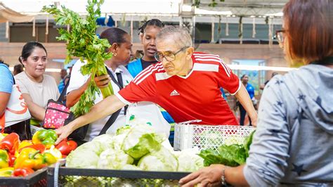 Cientos De Personas Aprovechan Ofertas De Inespre En La Feria