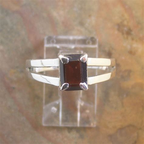 8 25mm Sterling Silver Rectangular Garnet Ring Transglobal Trading