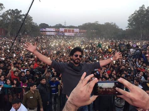 Shah Rukh Khan The Superstar Takes Centre Stage At Fan Anthem Launch