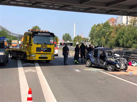 N Rnberg Unfall Auf A Mit Geisterfahrer Und Bus Bilder