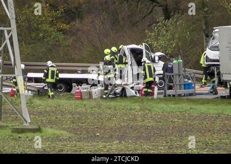 Radegast T Dlicher Unfall Auf B Transporter Und Lastwagen Sto En