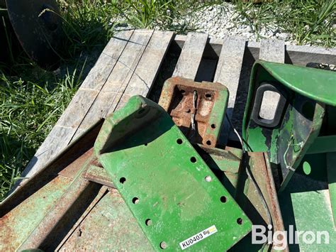 John Deere Fenders And Brackets Bigiron Auctions