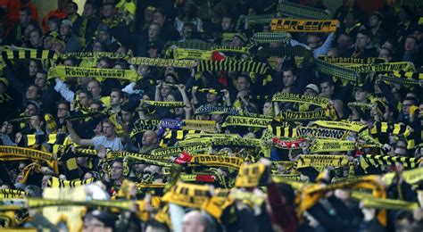 Bundesliga Geldstrafen Für Borussia Dortmund Und Schalke 04 Der Spiegel