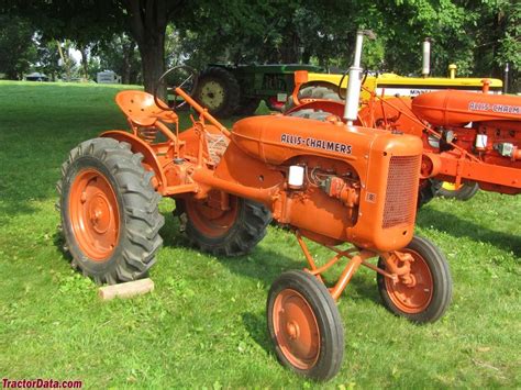 Allis Chalmers B Antique Tractors, Vintage Tractors, Vintage Farm, Big ...