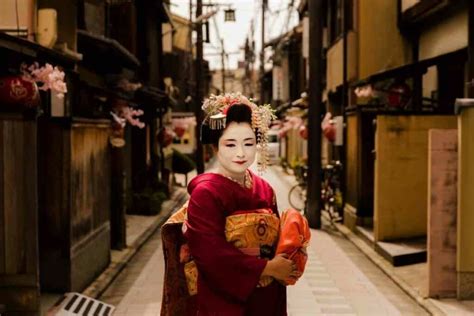 Maiko Vs Geisha Compared: What Are the Differences? – YouGoJapan