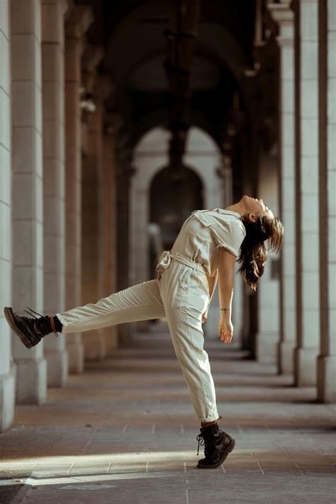 Flexible dancer rehearsing on shore of ocean · Free Stock Photo