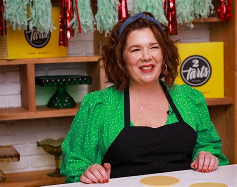 Ashley Landerman Wins Food Network S Holiday Baking Champion