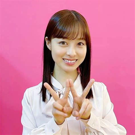 橋本環奈さんのインスタグラム写真 橋本環奈instagram「こんにちは！環奈mgです。 「aoyamaはwでいい！wピースダンス篇