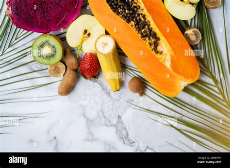 Conjunto de frutas tropicales exóticas Papaya mango fruta de dragón