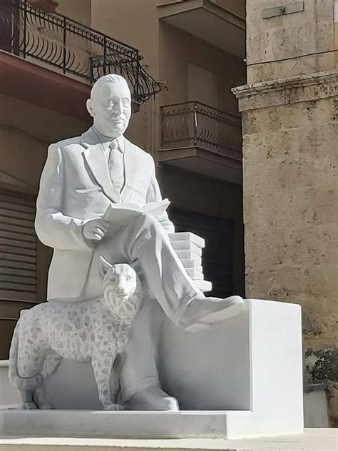 Osserva Le Sculture Ed I Monumenti Di Vincenzo Greco Nel Cuore Della