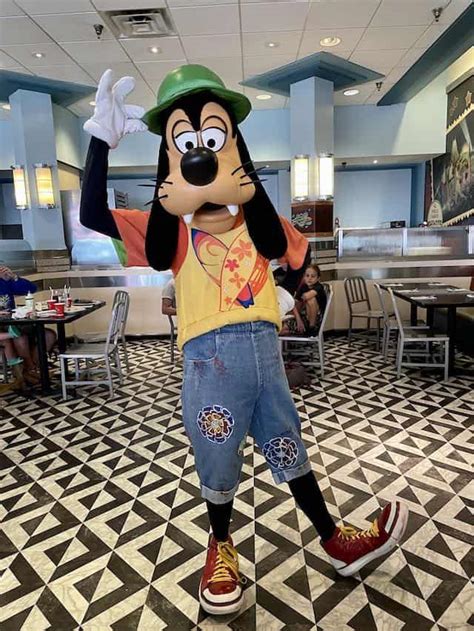 Seasonal Dining Dates Revealed For A Disney World Character Meal