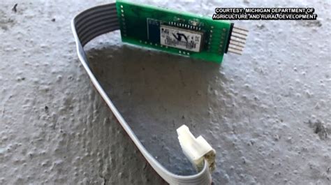 'Skimmer' scamming device found at Meridian Twp. gas station