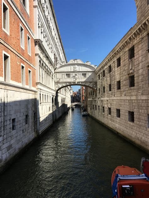 Rialto Bridge in Venice · Free Stock Photo