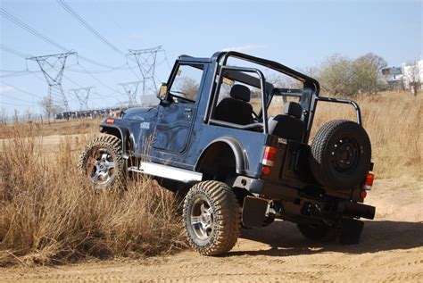 Compare Car Design: Mahindra Thar 4X4 Off-roader - Pitures, Wallpapers, Stills, Photos